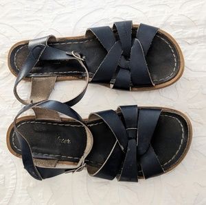 Navy women's Saltwater Sandles size 8